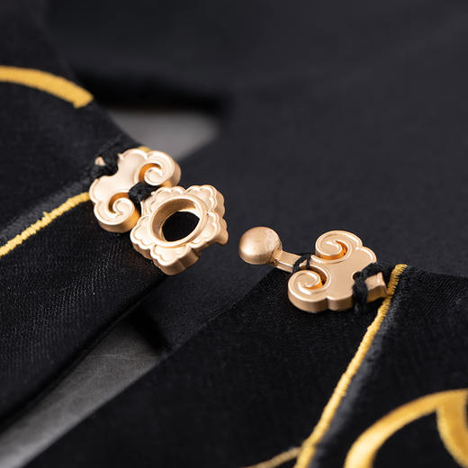 【林栖设计小店】走秀时装周同款云肩丝棉缎绣花改良2024新品时尚配饰小披肩女2943132 商品图1