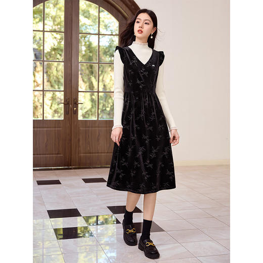 【年终特卖】熙世界新中式竹叶暗纹丝绒背心连衣裙2025秋冬新款复古无袖裙子 商品图4