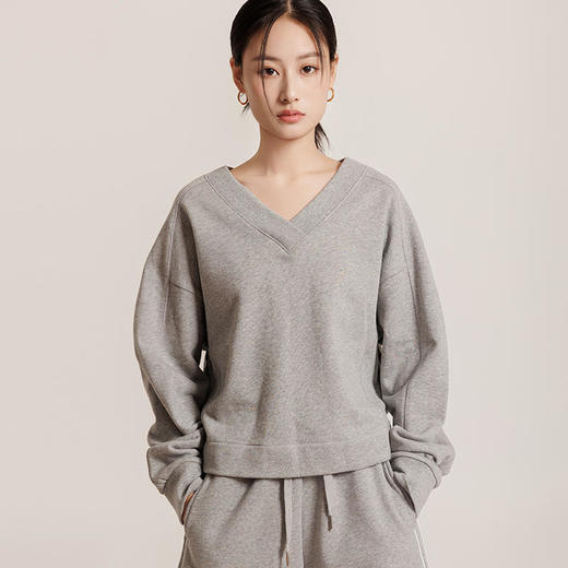 「短款卫衣，打造三七身材」 V领插肩袖卫衣 商品图0