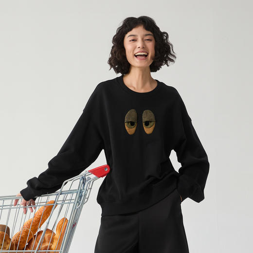 谜底圆领套头卫衣女2024冬新品学院风休闲趣味绣花上衣244MV1667 商品图0