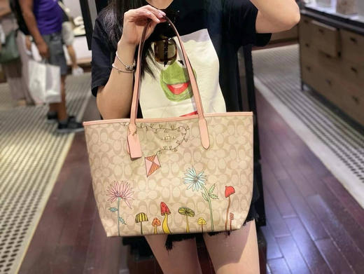 美国现货¥1250直邮！Coach 新款花园系列city托特上线‼️超大容量 🤍自重超轻！ 商品图5