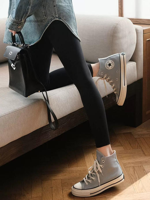 美yang销量TOP1的瑜伽裤❗同源品质订单❗️【露露拉绒一片式微压瑜伽鲨鱼裤】超柔定制鲨鱼皮面料👍同面膜感亲肤~更适合降温季节的鲨鱼裤❗最 商品图0