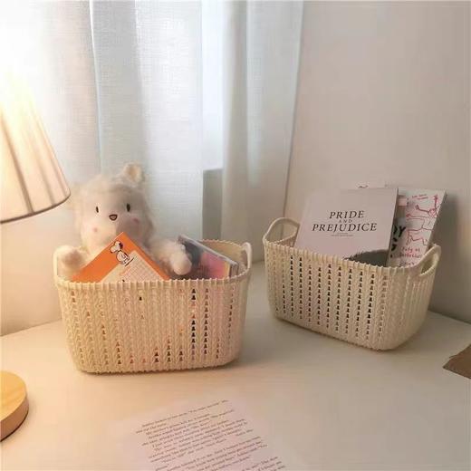 「买1送1，9.9到手1大1小两个」新款仿藤编桌面收纳篮 居家日用塑料收纳筐厨房筐零食收纳整理盒浴室洗澡收纳框 商品图1