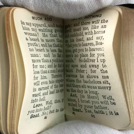 微型书！ 约20世纪早期 莎士比亚全集（全40卷） 配木质小书架 商品图9