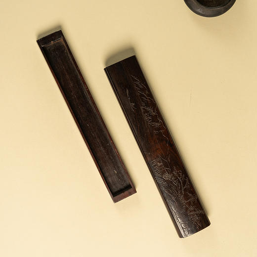 清 紫檀阴刻山水人物带暗屉臂搁 商品图4