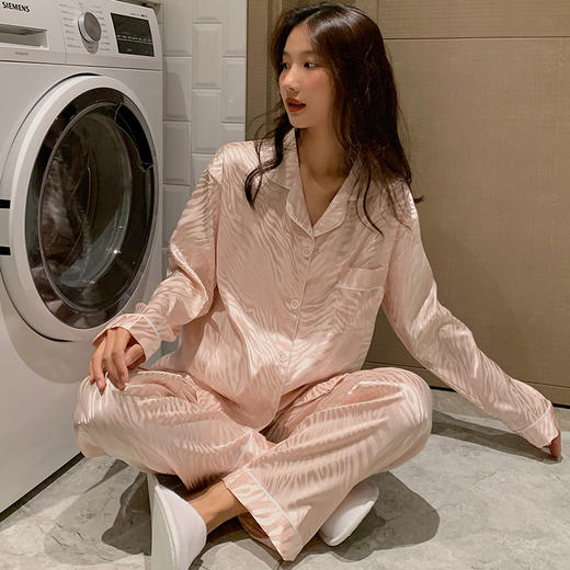 【显气质❗️高级感虎纹印花睡衣】舒适到像裸穿，穿上不想脱下来❗️秋冬季新款女长袖甜美可外穿家居服睡裤两件套装★美物社 商品图1