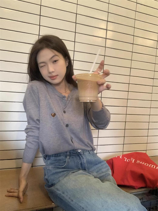 <曾小咸推荐>  薄款小熊针织开衫 日常109/件 活动价69.99！【预售款，预计3-15天发货】 商品图2