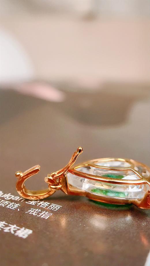 18k金镶万能扣白水晶祖母绿吊坠
 0.65ct 商品图3