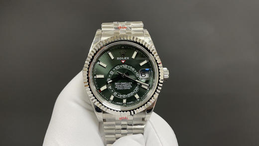 N厂V2版外圈口转动柔顺，圈口不紧不松，完美无破绽➕top级品质
劳力士 天行者Sky-Dweller颠覆升级2022年[恐惧]最新版本所有细节与尺寸，❶:升级三角坑纹表圈深度与侧面的倒边菱角 商品图0