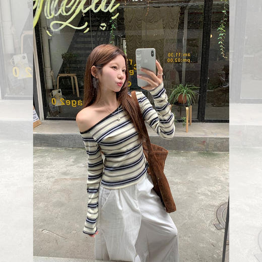 <曾小咸推荐> 斜肩条纹长袖T恤  商品图0