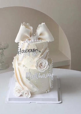 纯白翻糖蝴蝶结蛋糕