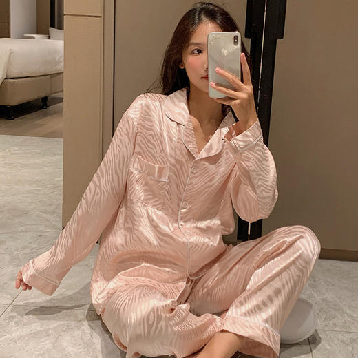 【显气质❗️高级感虎纹印花睡衣】舒适到像裸穿，穿上不想脱下来❗️秋冬季新款女长袖甜美可外穿家居服睡裤两件套装★美物社 商品图2