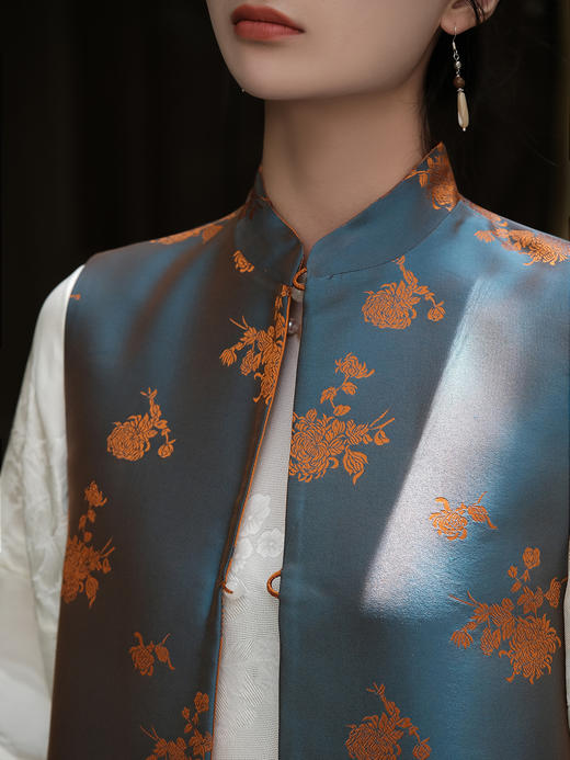 盛唐牡丹| 桑蚕丝花蕾缎双面穿马甲 商品图3