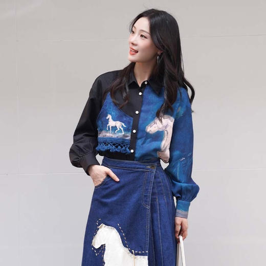 两三事梵高文艺弥秋诗野 印花布拼接不对称下摆衬衫女S24QC616 商品图3