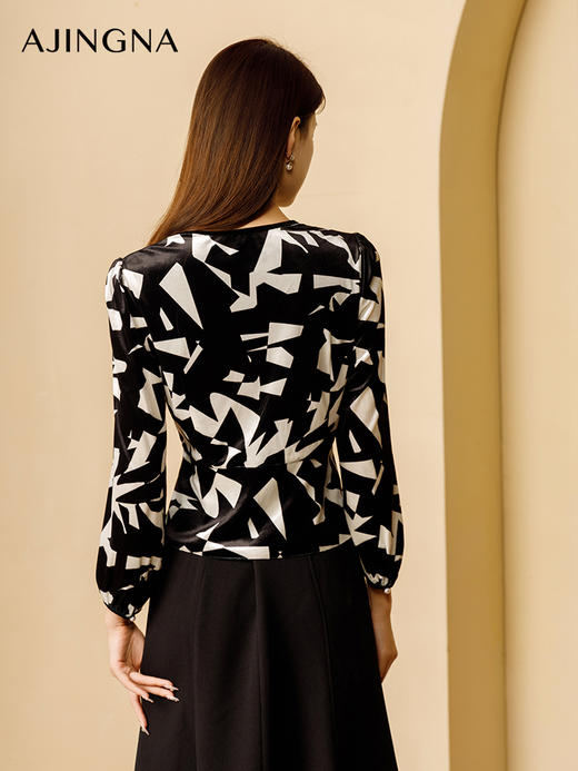 【商场同款】阿菁娜2024秋季新款镂空圆领珍珠扣小衫A29Q102023 商品图4