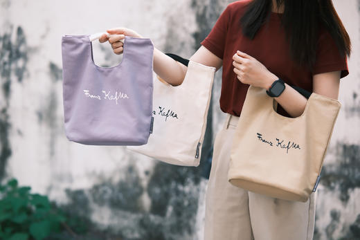 【升级版】卡夫卡文学时尚手提袋  可选香芋紫/卡其色/米白色 内袋附拉链 有内衬 预计10月中旬发货 商品图10