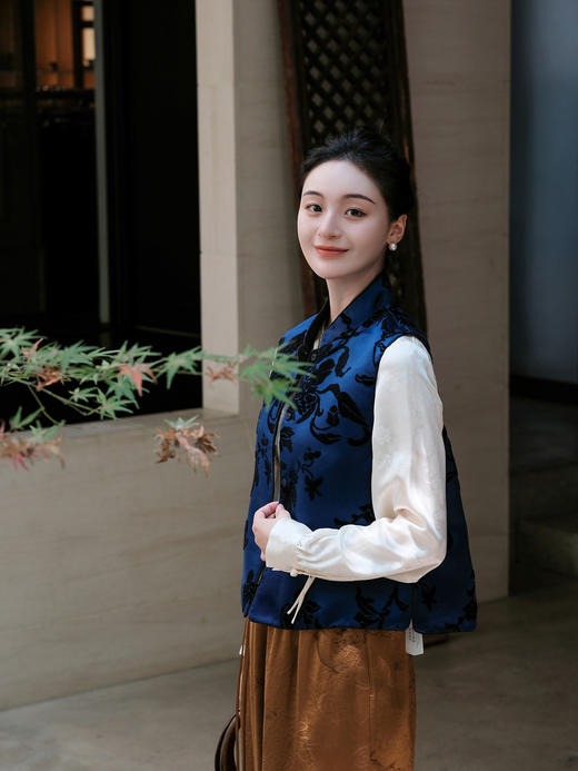 盛唐牡丹 |石青底色真丝漳绒马甲 商品图3