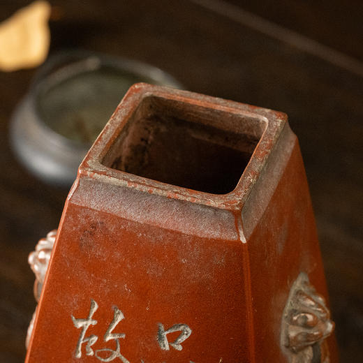 民国 紫砂阴刻梅花诗文方形赏瓶 商品图1