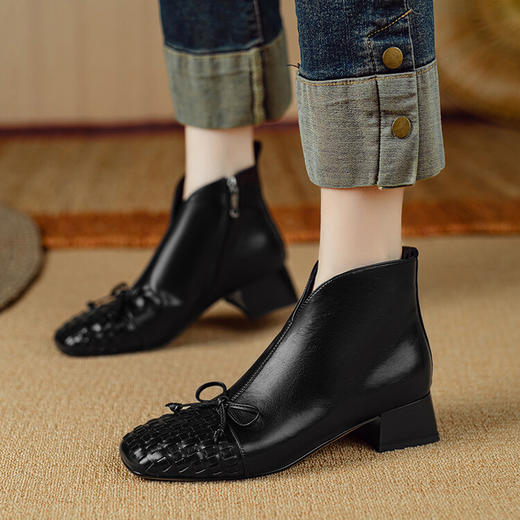 【预售5天】巨好看初秋新款编织短靴女新款蝴蝶结中粗跟复古方头马丁靴NJMK&K1126 商品图4