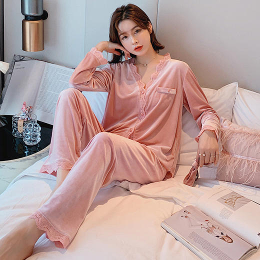 【小红🍠热推❗️金丝绒家居服套装】舒适透气，家居外穿都可以，花边蕾丝长袖长裤睡衣女秋冬新款洋气百搭 商品图5