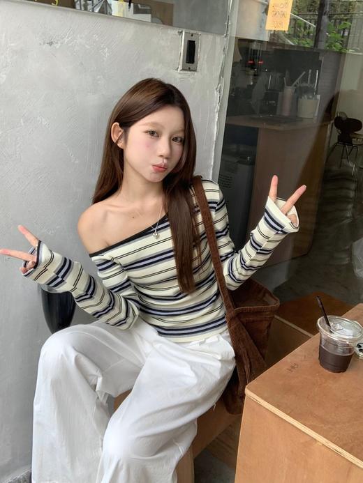 <曾小咸推荐> 斜肩条纹长袖T恤  商品图1