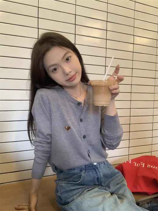 <曾小咸推荐>  薄款小熊针织开衫 日常109/件 活动价69.99！【预售款，预计3-15天发货】 商品图4