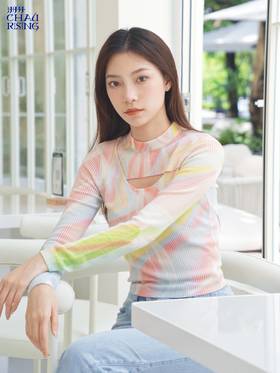 光晕印花挖领羊毛女衫