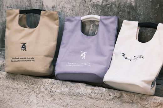 【升级版】卡夫卡文学时尚手提袋  可选香芋紫/卡其色/米白色 内袋附拉链 有内衬 预计10月中旬发货 商品图1