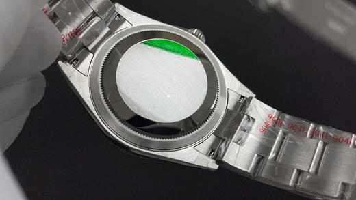 N厂V2版外圈口转动柔顺，圈口不紧不松，完美无破绽➕top级品质
劳力士 天行者Sky-Dweller颠覆升级2022年[恐惧]最新版本所有细节与尺寸，❶:升级三角坑纹表圈深度与侧面的倒边菱角 商品图11