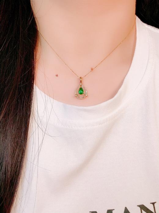 18k金镶万能扣白水晶祖母绿吊坠
 0.65ct 商品图4