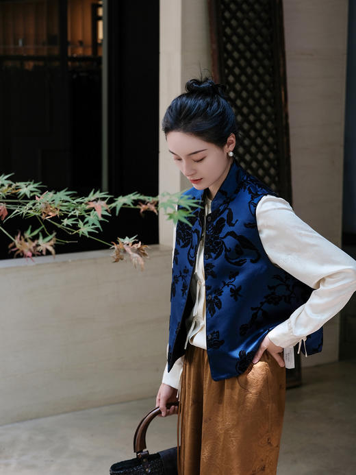 盛唐牡丹 |石青底色真丝漳绒马甲 商品图4