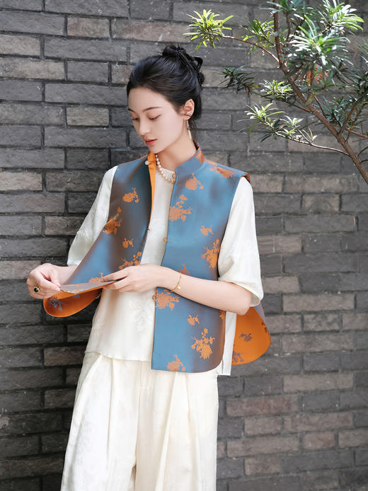 盛唐牡丹| 桑蚕丝花蕾缎双面穿马甲 商品图1