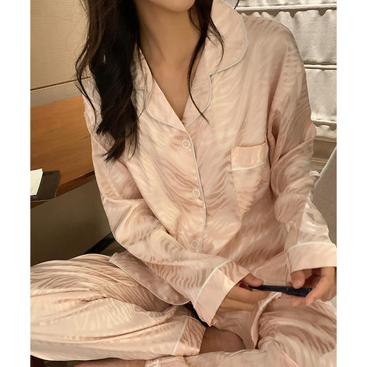 【显气质❗️高级感虎纹印花睡衣】舒适到像裸穿，穿上不想脱下来❗️秋冬季新款女长袖甜美可外穿家居服睡裤两件套装★美物社 商品图3