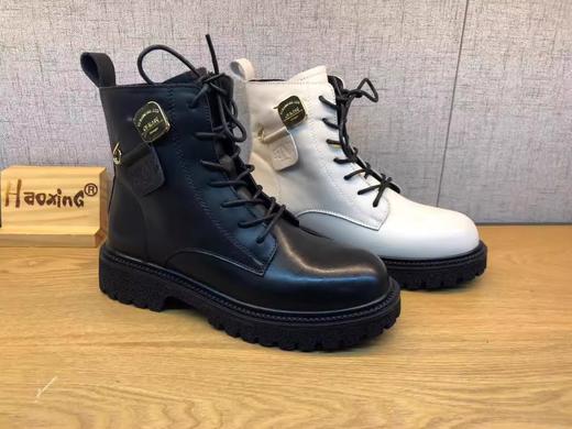 豪行2021年秋季新品时尚休闲英伦女单靴马丁靴213X62889 商品图0