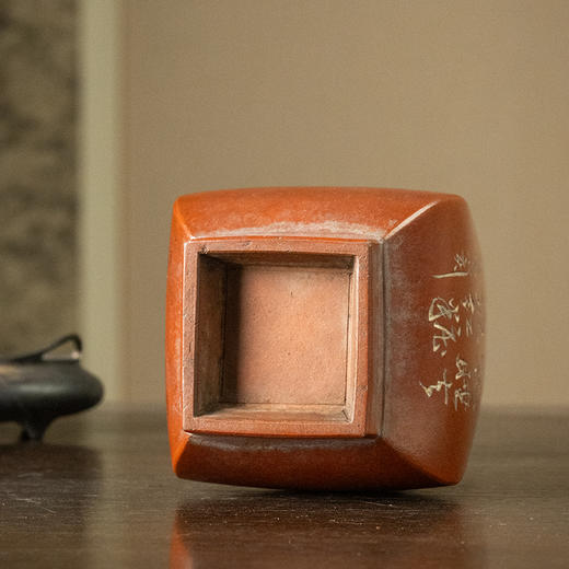 民国 紫砂阴刻梅花诗文方形赏瓶 商品图3