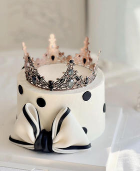 翻糖蝴蝶结波点黑蛋糕