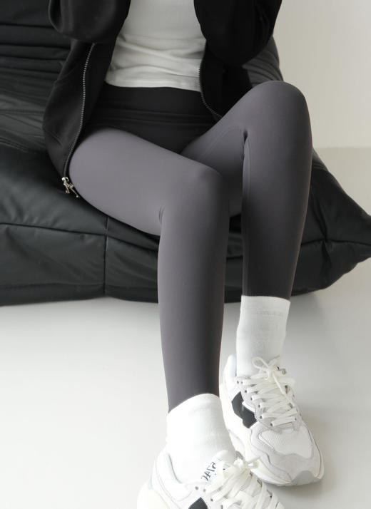 美yang销量TOP1的瑜伽裤❗同源品质订单❗️【露露拉绒一片式微压瑜伽鲨鱼裤】超柔定制鲨鱼皮面料👍同面膜感亲肤~更适合降温季节的鲨鱼裤❗最 商品图10