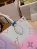 LouIs VUITTON ONTHEGO 城市春日系列 经典老花可拆卸可调节肩带 涂层帆布 托特包Tote包购物袋单肩斜挎手提包 渐变蓝粉（CB） 商品缩略图2