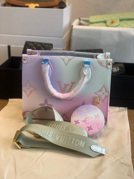 LouIs VUITTON ONTHEGO 城市春日系列 经典老花可拆卸可调节肩带 涂层帆布 托特包Tote包购物袋单肩斜挎手提包 渐变蓝粉（CB） 商品图0