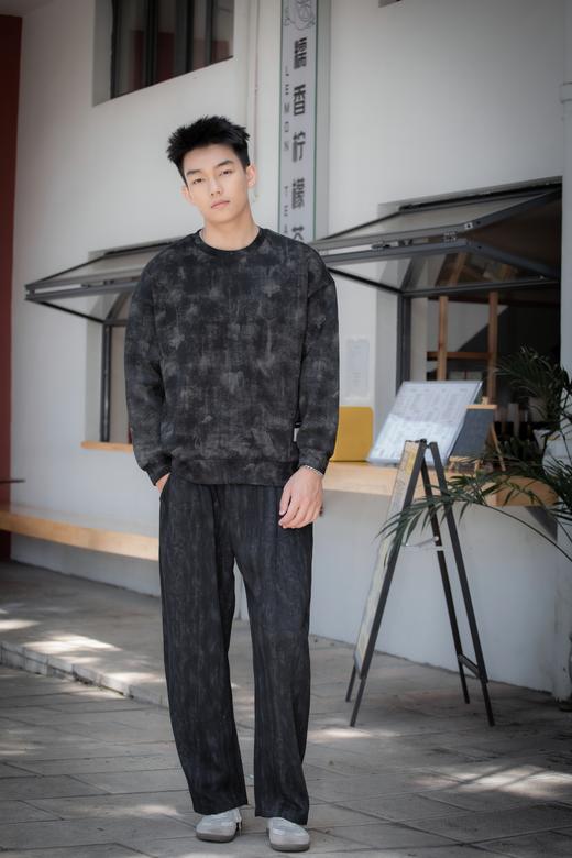 432964242潮流圆领卫衣 商品图2