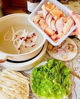 🌍//【耶气满满椰子鸡火锅】首推广东“五去”走地鸡（去头去脚去淋巴去尾去背骨） 👏今天💰79元享受1:1的椰子鸡火锅套餐