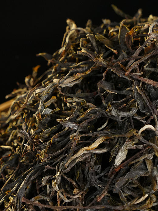 尾货清，余1箱【小荒田散茶】2024年春茶临沧茶区古树茶普洱茶生茶散茶250克/箱 商品图2