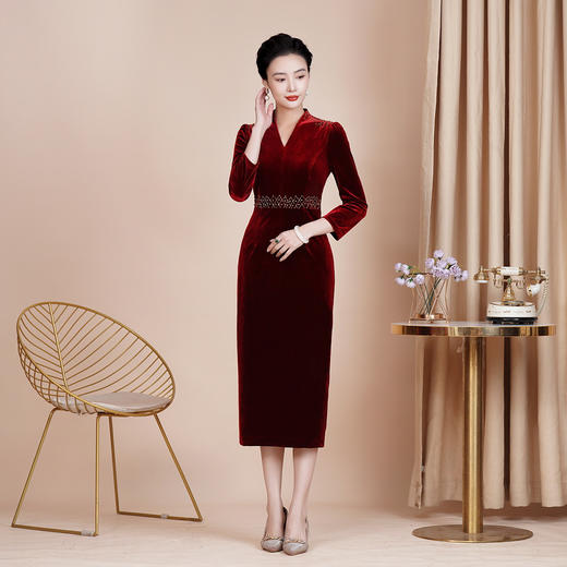 HYX-24-7879秋冬新款改良韩国绒喜婆婆喜妈妈旗袍裙大码婚宴礼服中长款 商品图1