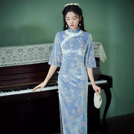 秋款改良日常长款蓝色烧花绒修身复古旗袍XL1075 商品图1