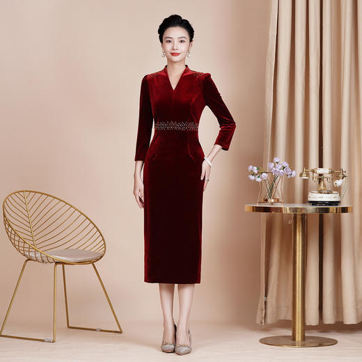 HYX-24-7879秋冬新款改良韩国绒喜婆婆喜妈妈旗袍裙大码婚宴礼服中长款 商品图2