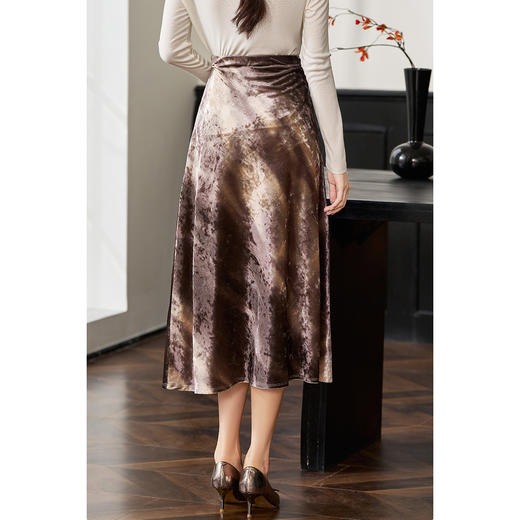 剩M 【抽象艺术丝绒半裙】米思阳2025秋季新品轻奢质感丝绒半裙 时尚锁温半身裙 商品图3