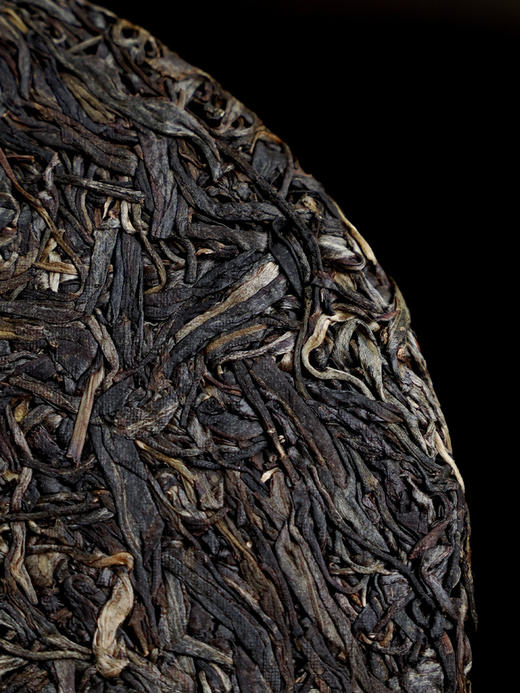 【妖王】2024年春茶布朗山新宠 广别老寨500年古树茶菁，普洱茶生茶357g/饼拍5发6 商品图4