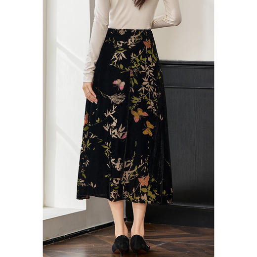 【繁花丝绒半裙】米思阳2026春季新品印花丝绒裙 贵族的面料”天鹅绒 丝绒A字半身裙 商品图3