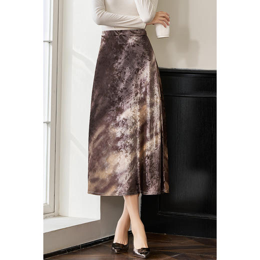 剩M 【抽象艺术丝绒半裙】米思阳2025秋季新品轻奢质感丝绒半裙 时尚锁温半身裙 商品图2