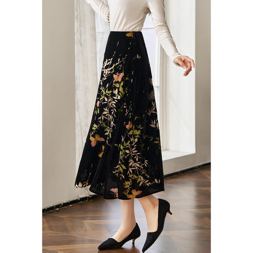 【繁花丝绒半裙】米思阳2026春季新品印花丝绒裙 贵族的面料”天鹅绒 丝绒A字半身裙 商品图1